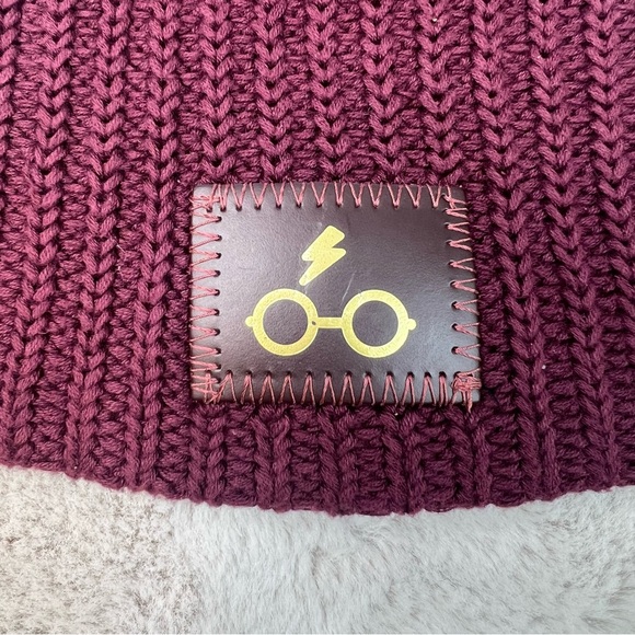 Harry Potter x Love Your Melon Burgundy Knit Beanie Hat Lightning Bolt Patch - Picture 2 of 8